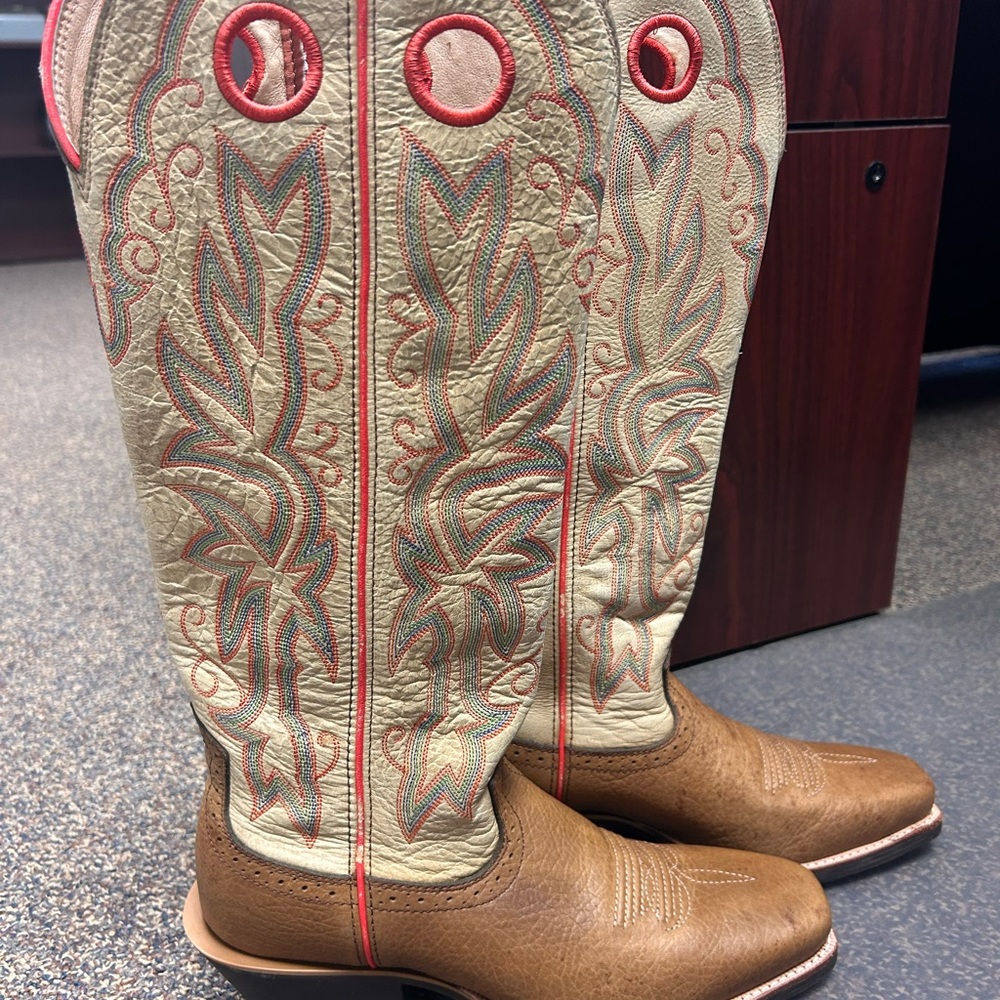 Twisted X Women’s Western Boots with Light-Color Shaft Red and Green stitching 7